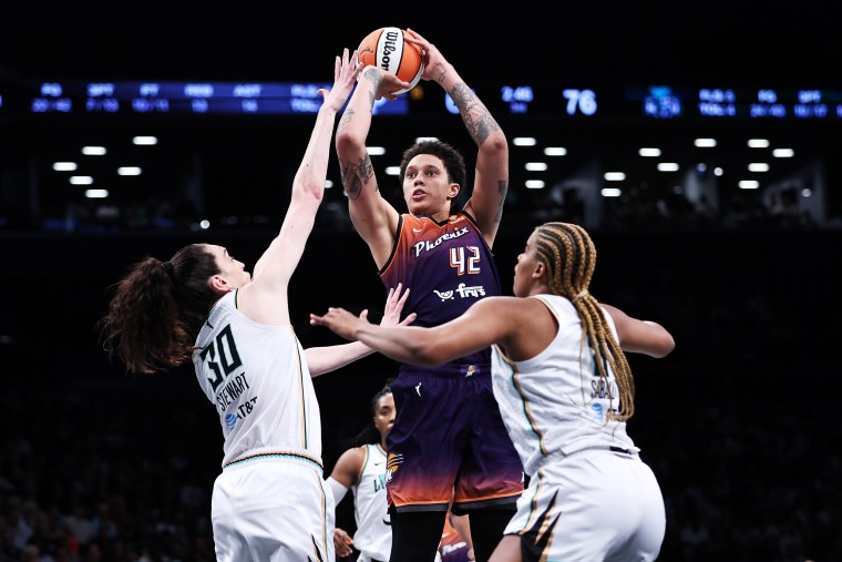 Brittney Griner shoots the ball defended by Breanna Stewart 