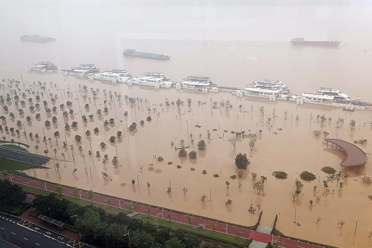 Floods swamped a handful of cities in southern 颁丑颈苍补’蝉 densely populated Pearl River Delta following record-breaking rains, sparking worries about the region’s defenses against bigger deluges induced by extreme weather events.