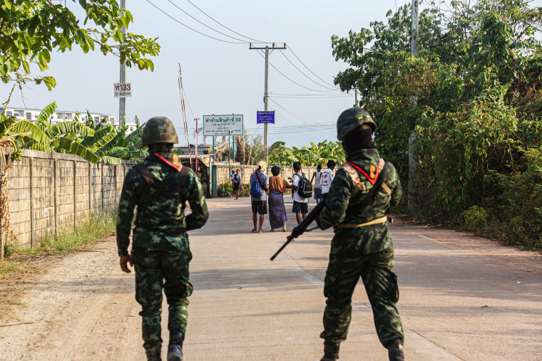 Thai soldiers keep security near the Myawaddy war refugees.