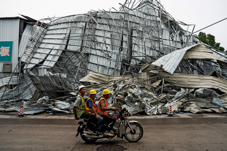 Tornado damage in Guangzhou 