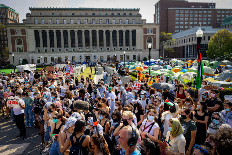 Image: Columbia University Issues Deadline For Gaza Encampment To Vacate Campus