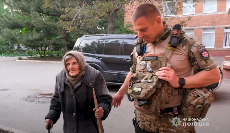 Ukraine elderly woman walks 6 miles under shelling