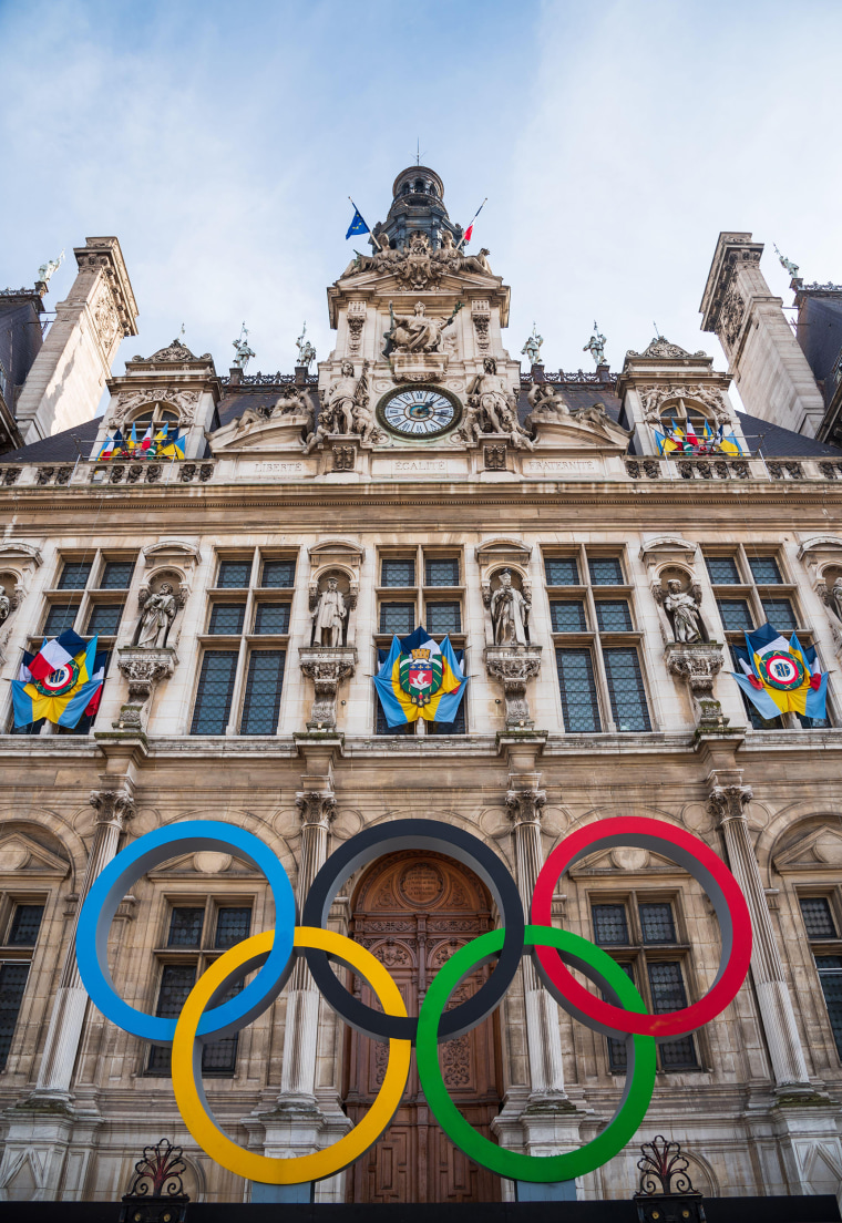 Olympic rings in front of Hotel de Ville Paris City Hall