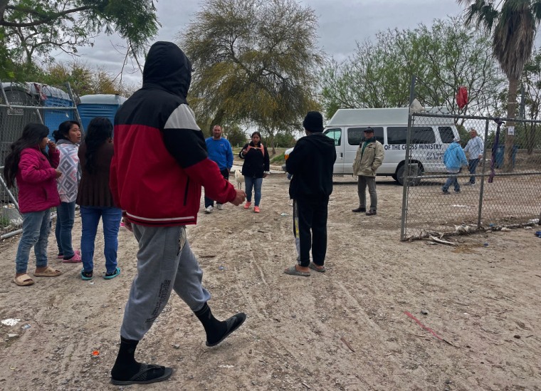 Migrantes en un campamento en Matamoros, en el estado de Tamaulipas, en México, el 29 de febrero de 2024. 