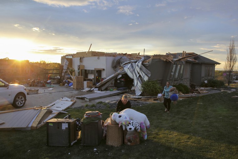 Una casa destruida en Bennington, Nebraska, tras el paso de un tornado el 26 de abril de 2024.