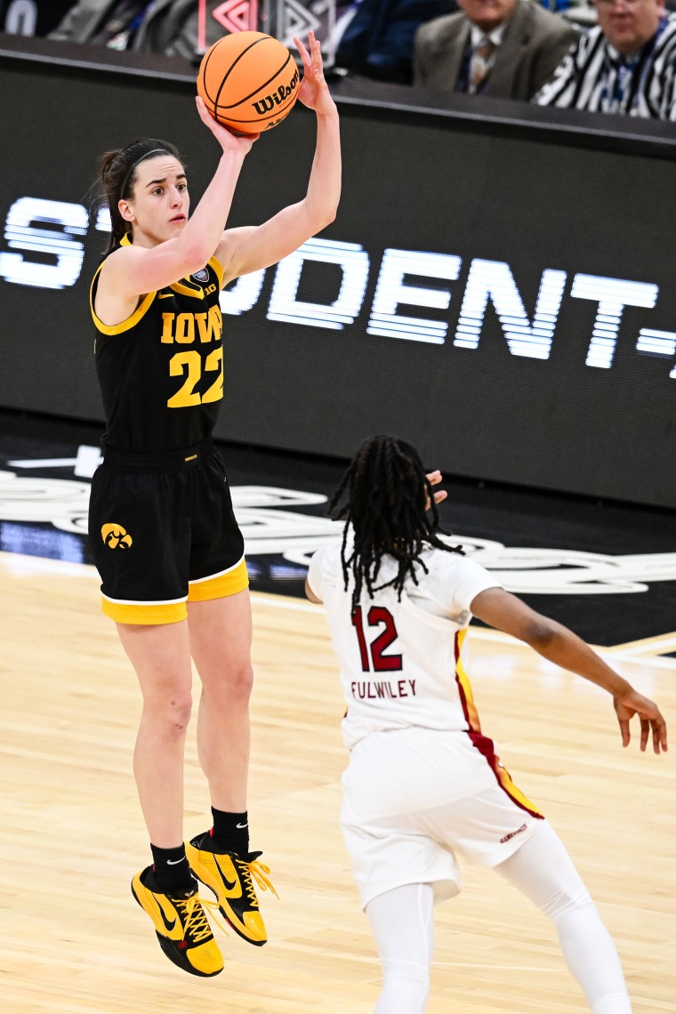 Caitlin Clark shoots for Iowa in 2024 NCAA Tournament women's championship game.