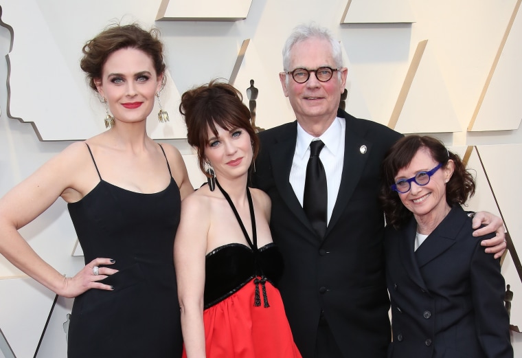 Zooey Deschanel with sister Emily, father Caleb and mother Mary Jo on the 2019 Oscars red carpet.