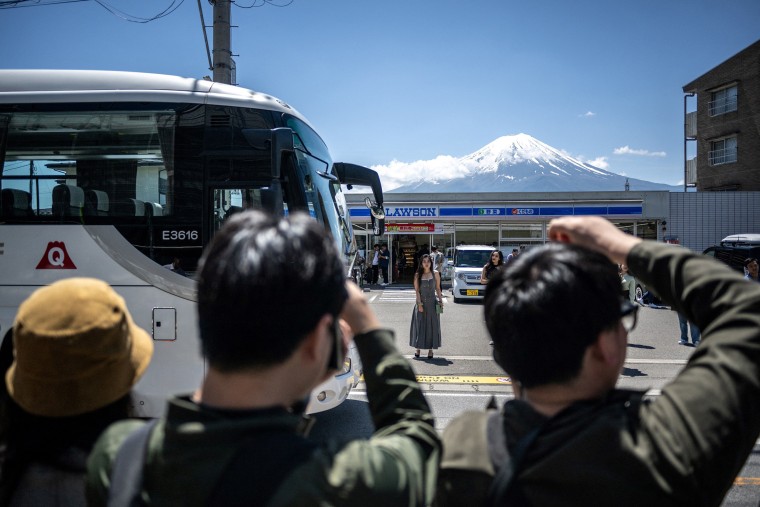 Tourists blocked from taking photos of Mt. Fuji in Japan