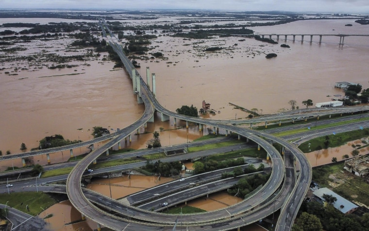 240504-brazil-flood-04-aa-80381a.jpg