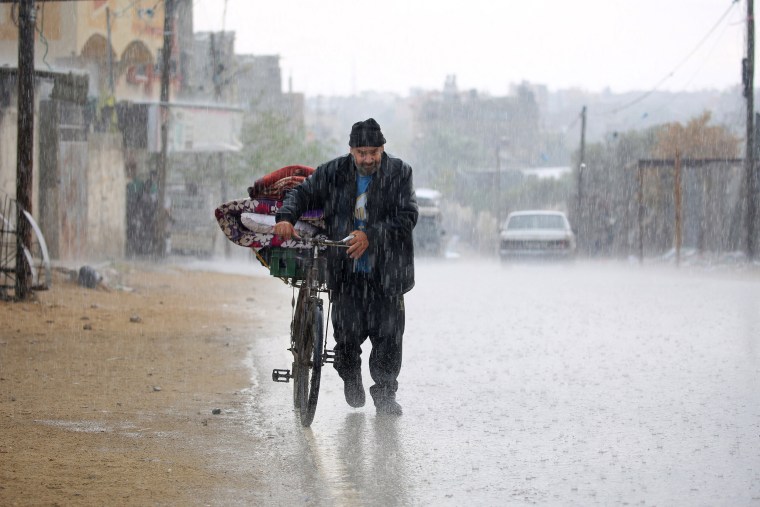 Palestinians evacuate Rafah in southern Gaza following Israeli warnings