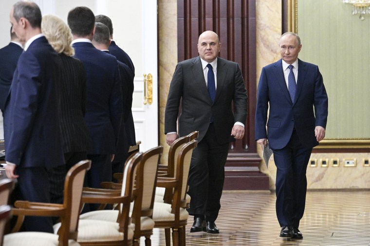 Putin thanked Cabinet ministers for their work ahead of his inauguration Tuesday.