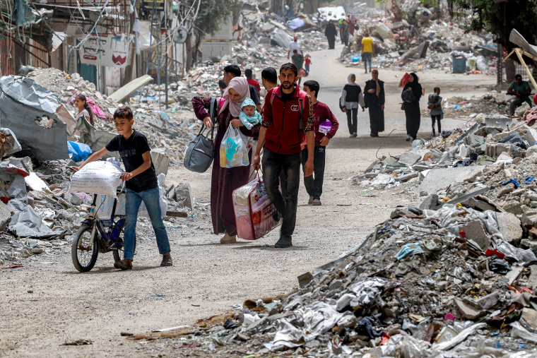 Civilians evacuate northern Gaza