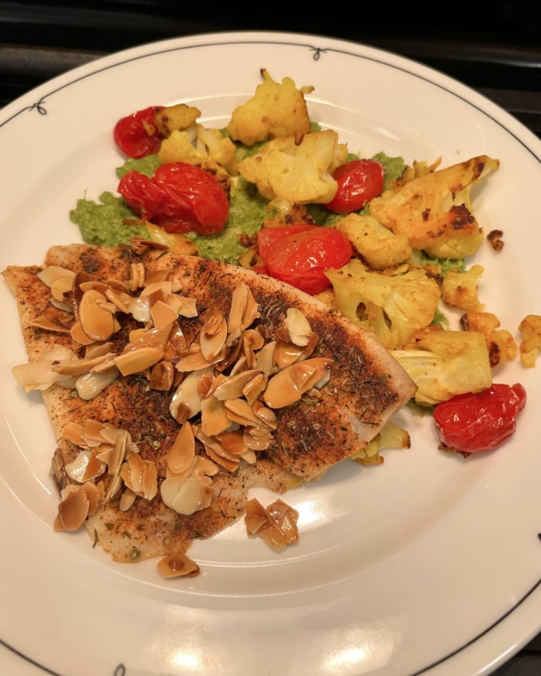 Sunbasket meal with salmon, cauliflower and tomato on a plate