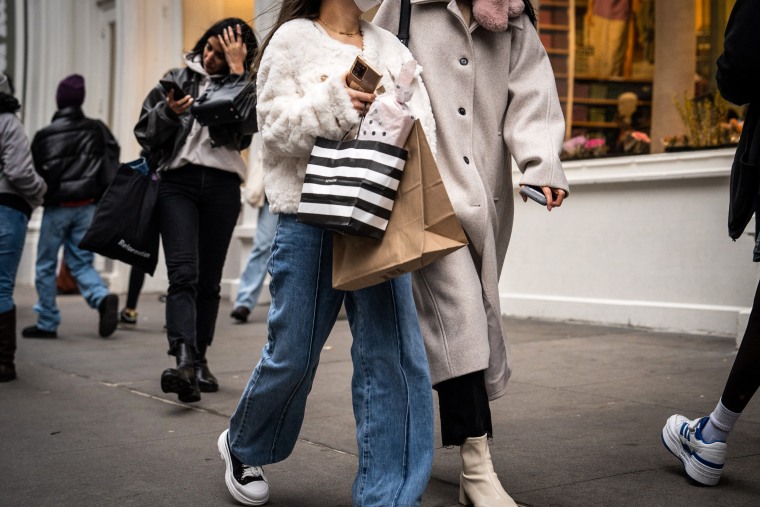 A New York shopper carries a Sephora bag