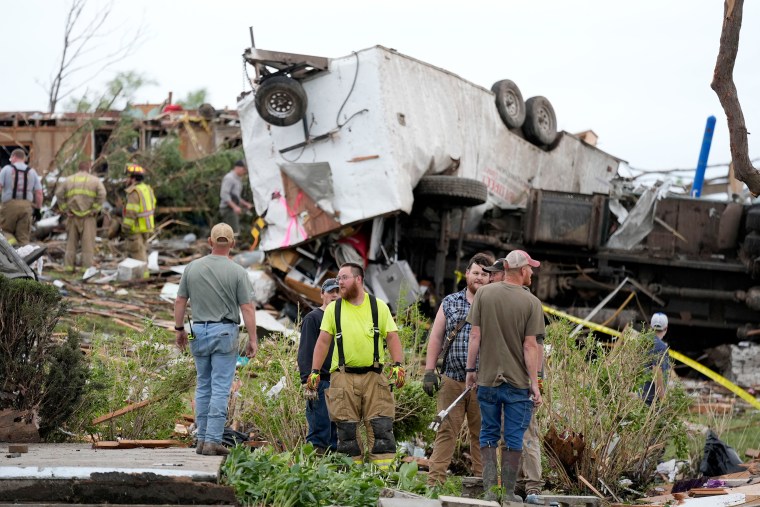 Image: debris aftermath sever weather