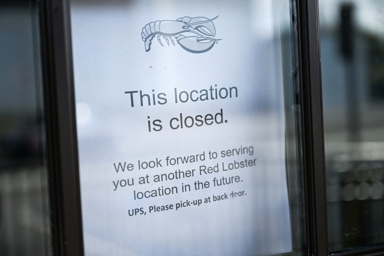 Image: red lobster closed sign economy financial