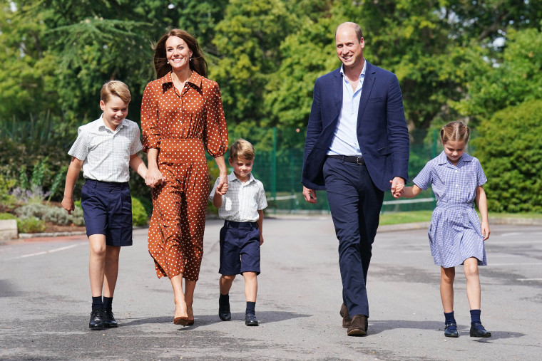 Prince George, Princess Charlotte and Prince Louis, accompanied by their parents the Prince William, Duke of Cambridge and Catherine, Duchess of Cambridge, arrive at Lambrook School on September 7, 2022 in Bracknell, England.  