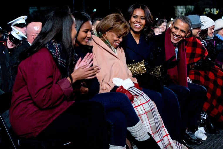 Barack Obama, first lady Michelle Obama, Marian Robinson, Sasha, and Malia sit together