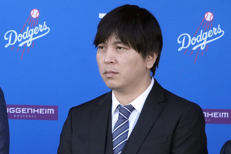 Ippei Mizuhara, quien fuera intérprete de la estrella del béisbol Shohei Ohtani, durante una conferencia de prensa en Los  Ángeles, el 14 de diciembre de 2023.
