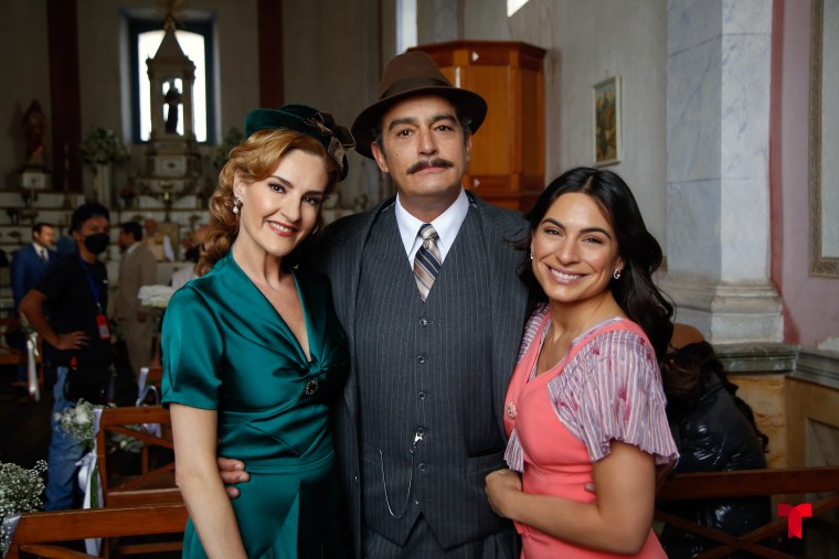 Chantal Andere Omar FIerro y Ana Brenda Contreras en el set de El Conde: Amor y Honor