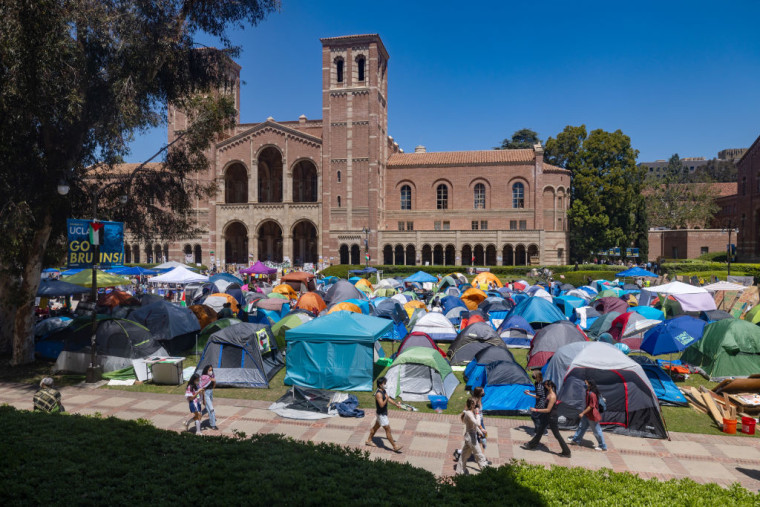 Manifestantes propalestinos en el recinto de UCLA, en Los Ángeles, California, el 29 de abril de 2024.
