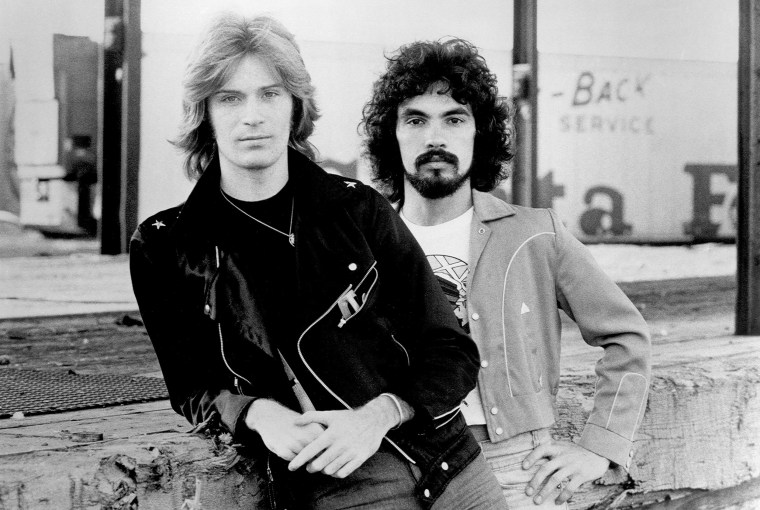 John Oates and Daryl Hall posing for a picture together in 1970.