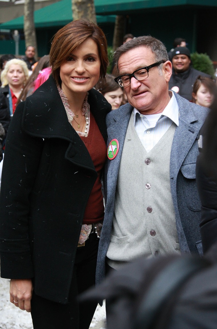 Mariska Hargitay and Robin Williams on location in Bryant Park for "Law & Order: Special Victims Unit" in New York City on March 28, 2008.  