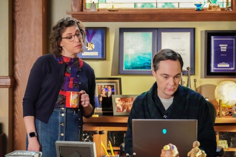 Jim Parsons and Mayim Bialik in the "Young Sheldon" finale.