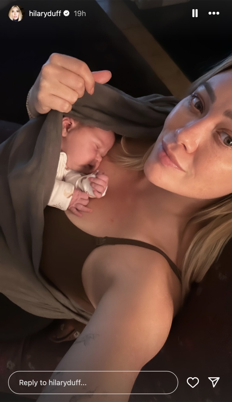 Hilary Duff Baby Banks Violet Bair Editorial Stock Photo - Stock Image |  Shutterstock Editorial, image size:760x1314