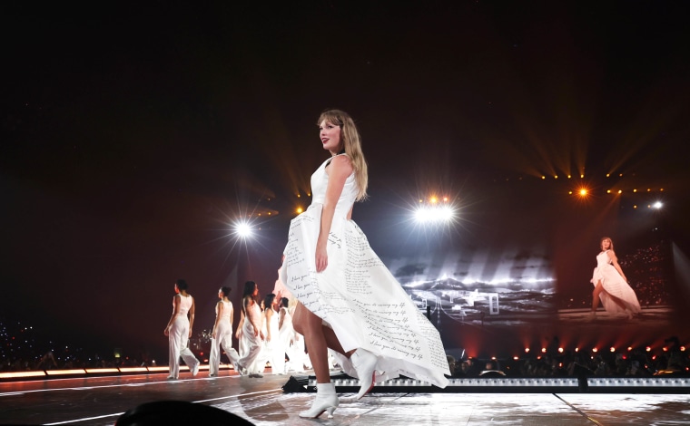 Fans React to Taylor Swift Seemingly Doing Swag Surfin' Dance 
