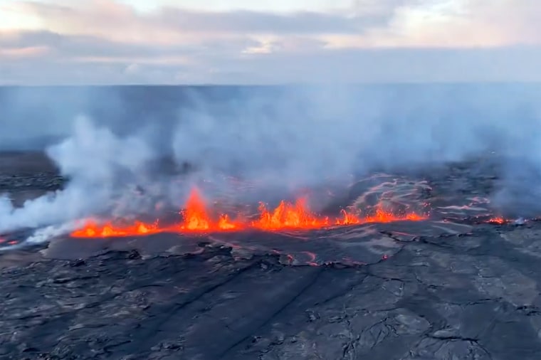 Hawaii’s Kīlauea Volcano Erupts In A Remote Area, Causes No Disruption ...