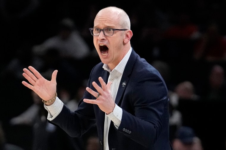 Dan Hurley rejects Los Angeles Lakers offer and will stay at UConn, per ...