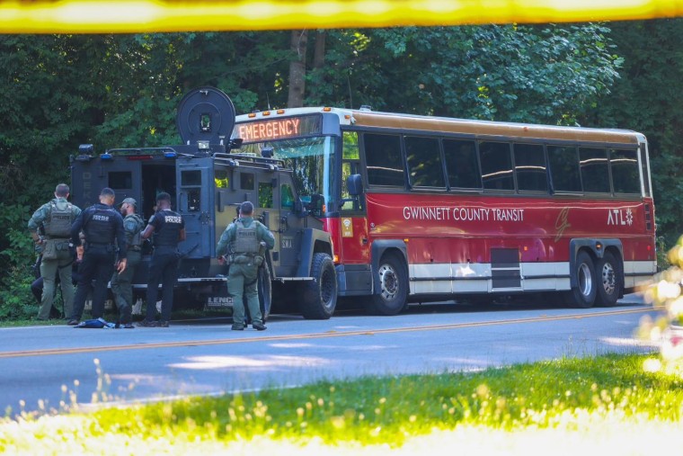 1 dead, suspected gunman arrested in hijacking of Atlanta bus