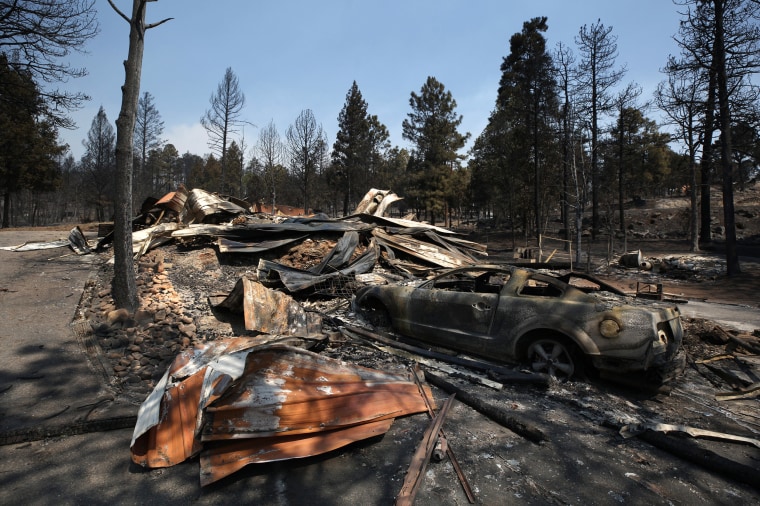 Los incendios forestales destruyeron 1.400 estructuras en el pueblo de Ruidoso, Nuevo México