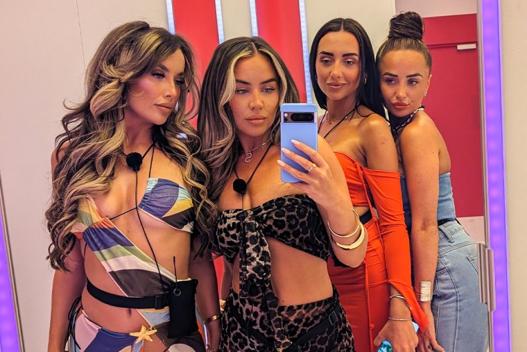 Harriett, Samantha, Jess and Nicole take a selfie in the mirror at the Love Island villa during Series 11.