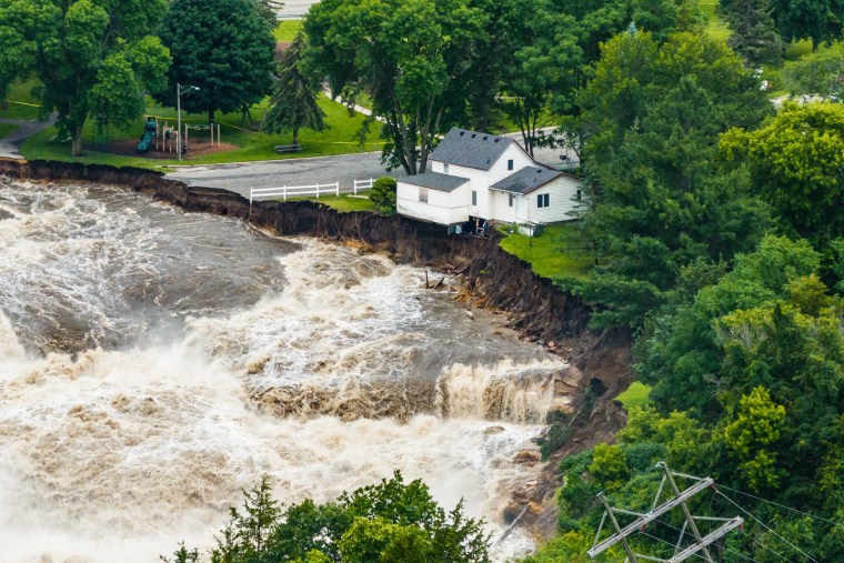Minnesota Dam Risks Failure During Wave Of Intense US Weather