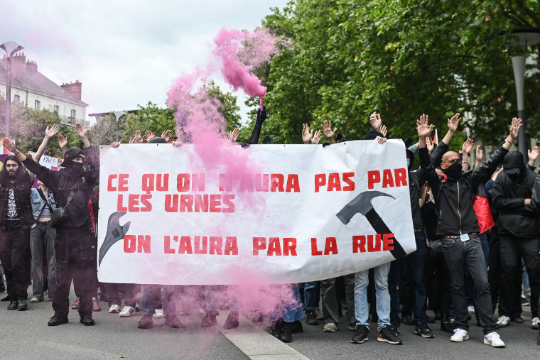 Almost two weeks after the earthquake of the dissolution, opponents of the far-right are called by trade unions, associations and the left-wing coalition of the "Nouveau Front Populaire" to take to the streets across France after the French President called snap legislative elections following far-right parties' significant gains in European Parliament elections. 