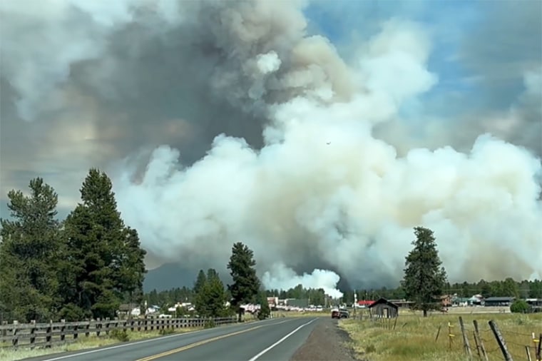 Growing wildfire in central Oregon chars 1,700 acres, prompts evacuations