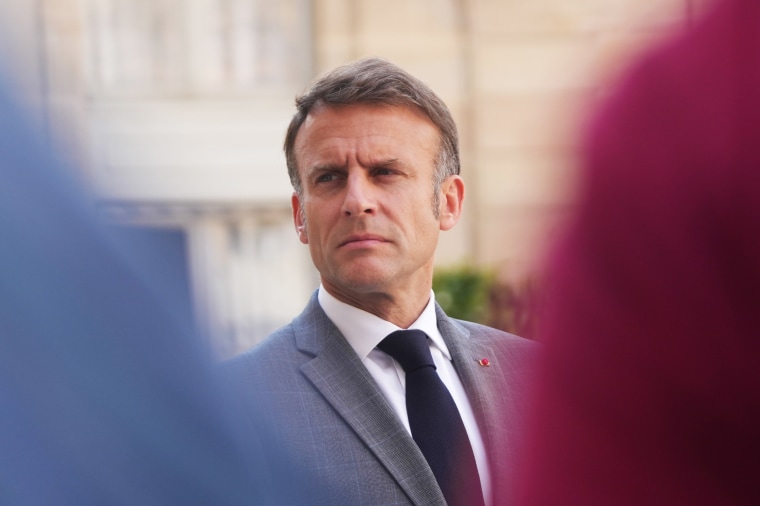 O presidente francês Emmanuel Macron enquanto o Partido Centrista segue nas pesquisas em 24 de junho de 2024.