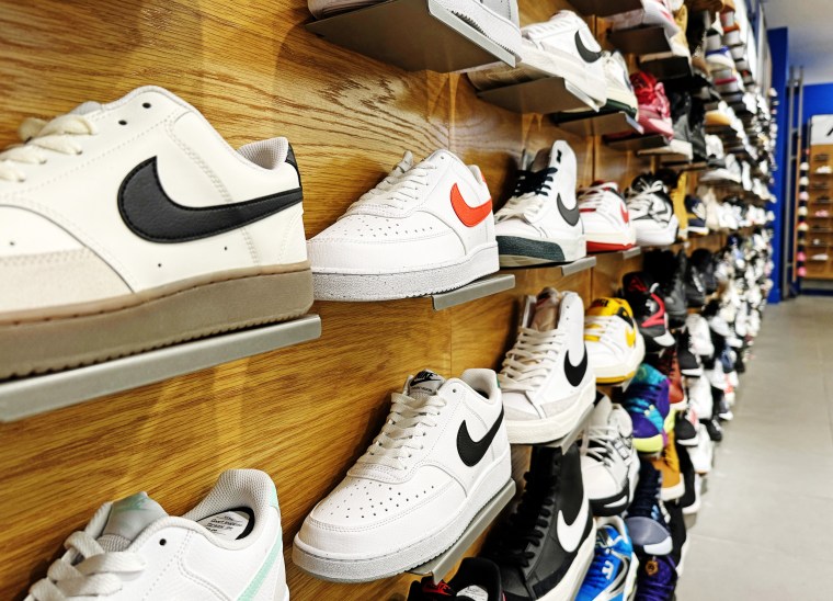 nike expects more sales declines as it attempts a comeback
