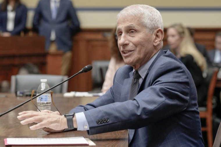 El Dr. Anthony Fauci declara ante el Subcomité Selecto de la Cámara de Representantes sobre la Pandemia de Coronavirus, en el Capitolio, el 3 de junio de 2024.