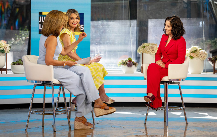 Hoda Kotb, Julia Louis-Dreyfus Reflect On Breast Cancer Diagnoses