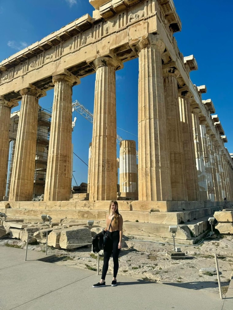 Nicoletta in front of Greece ruins