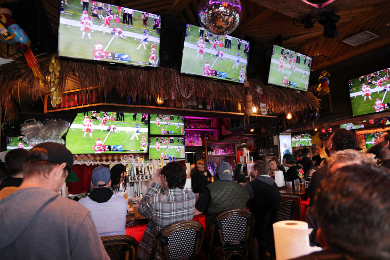 amazon, nfl-backed group lines up 'sunday ticket' streaming for bars, restaurants