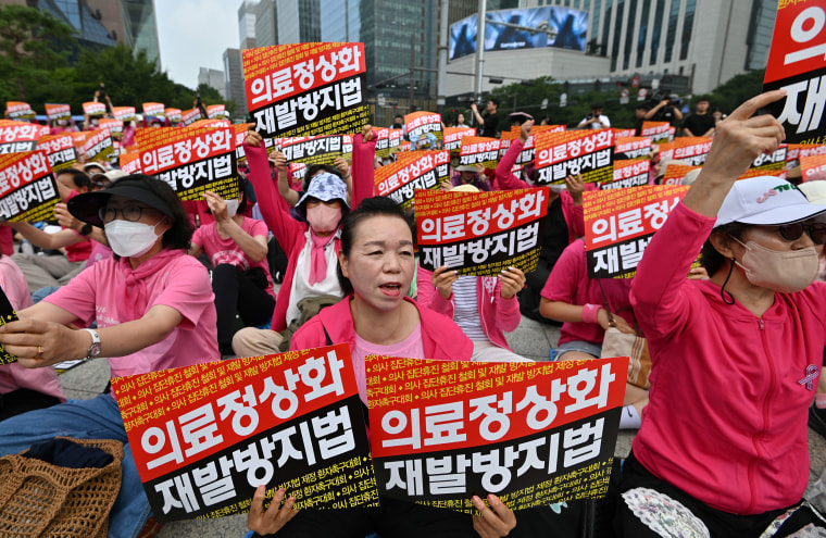 Over 100 South Korean patient advocacy groups gathered for a protest in Seoul, on July 4, urging physicians to halt their prolonged strike that has been affecting public health services. 