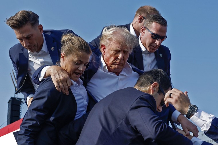 Donald Trump ferido durante tiroteio em comício de campanha em Butler, PA