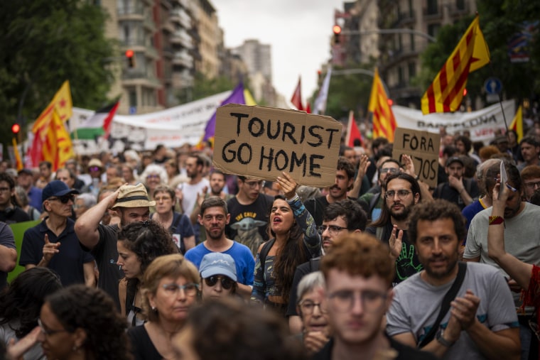 Barcelona will raise tourist tax for cruise passengers, mayor says