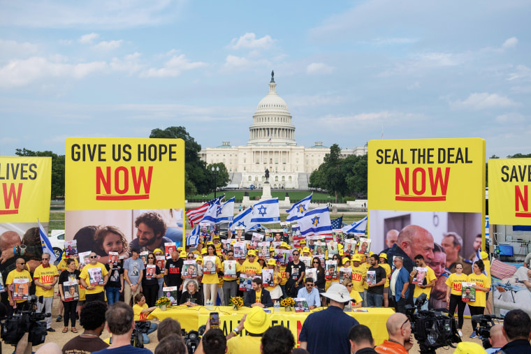 The protesters and family members called for Israeli Prime Minister Benjamin Netanyahu to accept a peace deal on the eve of his address to Congress. 