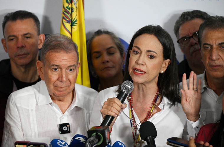 Venezuela'daki muhalefet koalisyonu, Devlet Başkanı Nicolas Maduro'nun iddia ettiği ve sadık bir seçim otoritesi tarafından açıklanan seçim zaferini pazartesi günü reddederek, otoritenin bildirdiği gibi yüzde 44 değil, yüzde 70 oy aldıklarını söyledi.