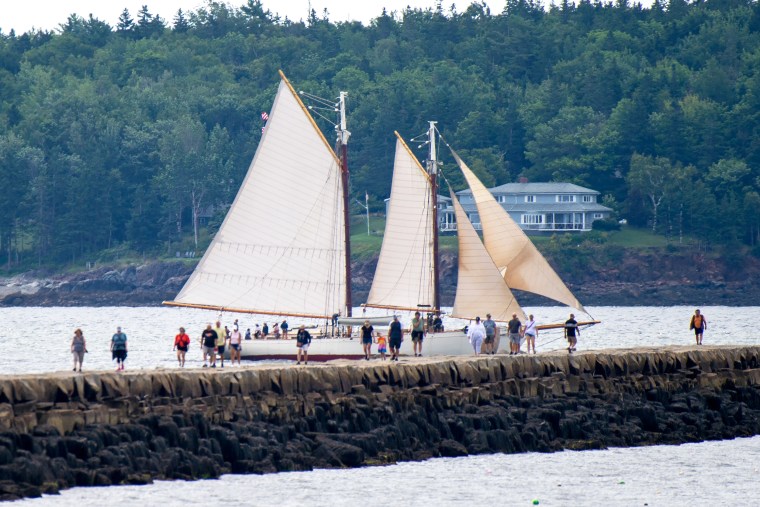 rockland maine vacationland schooner tourists